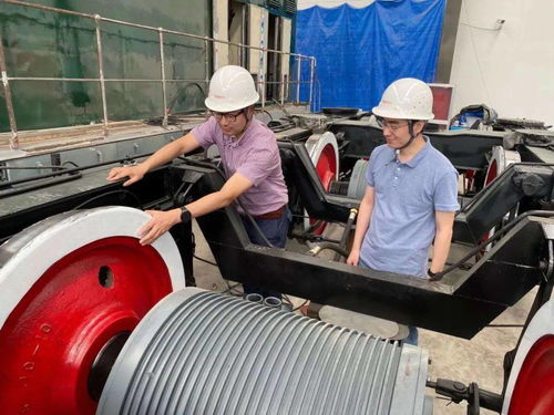 国内首辆新型智能轨道电动货运小火车正式亮相，工业用轴承代理与销售迎来新机遇